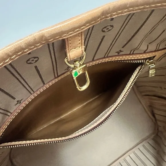 ❌SOLD❌AUTHENTIC Louis Vuitton Monogram Canvas with Gold Hardware - Picture 13 of 16